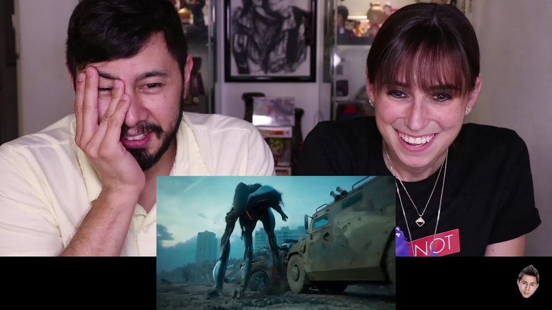 MAN W/ ALIEN SUIT VS ALIEN - Outtake w/ Perri! 
