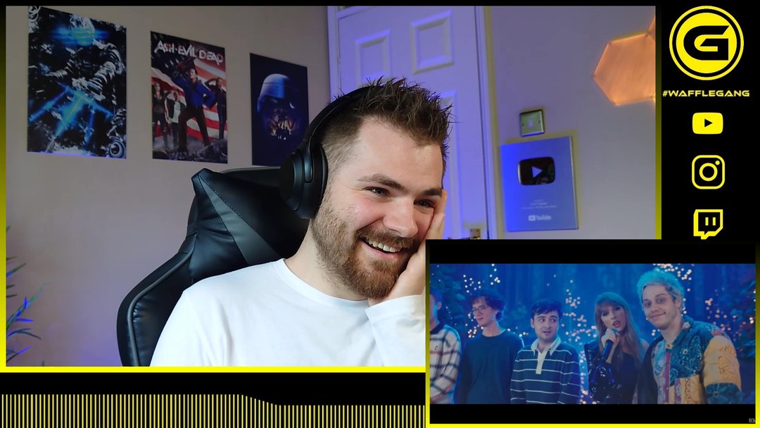 First Time REACTING to Taylor Swift SNL SKETCHES | REACTION!